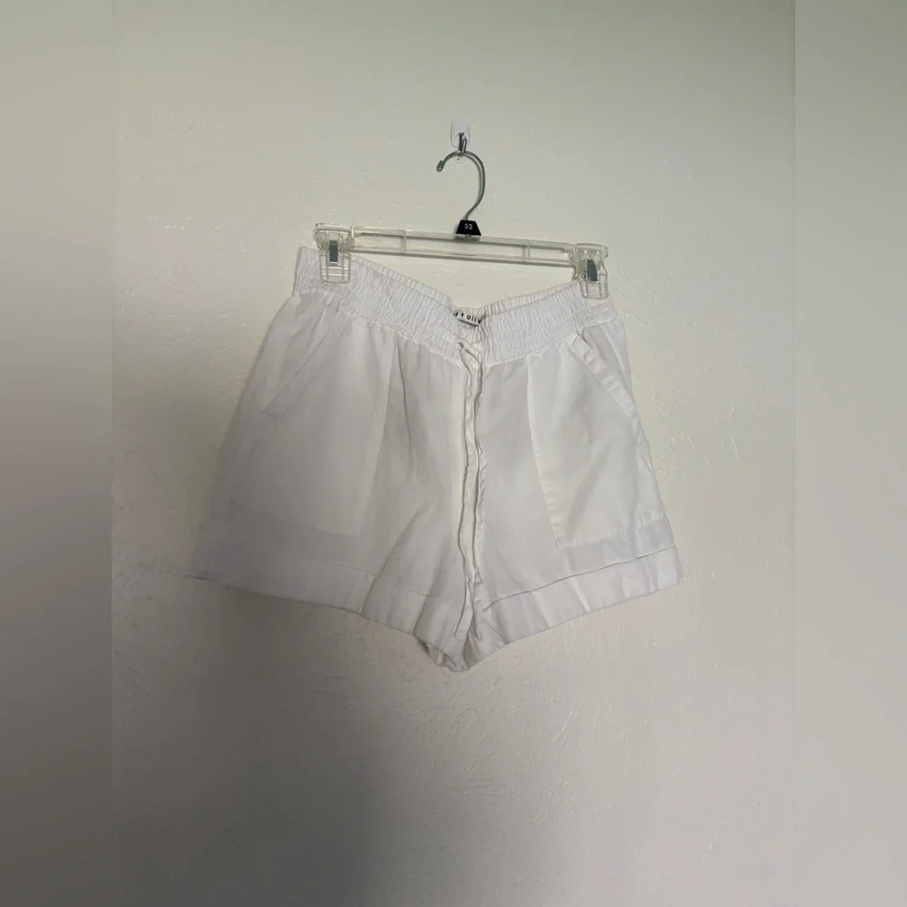 Alice‎ and Olivia Sam Patch Pocket cuff White shorts Small Petite